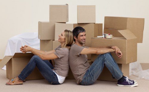 Strong moving cartons and protective materials for fragile items